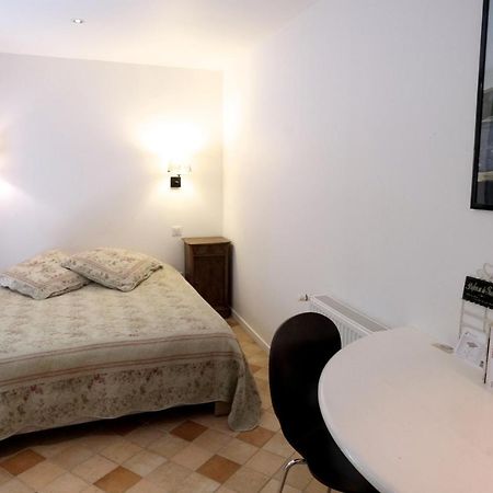 Bed and Breakfast Le 3 Rue Grande Moret-sur-Loing Exterior foto