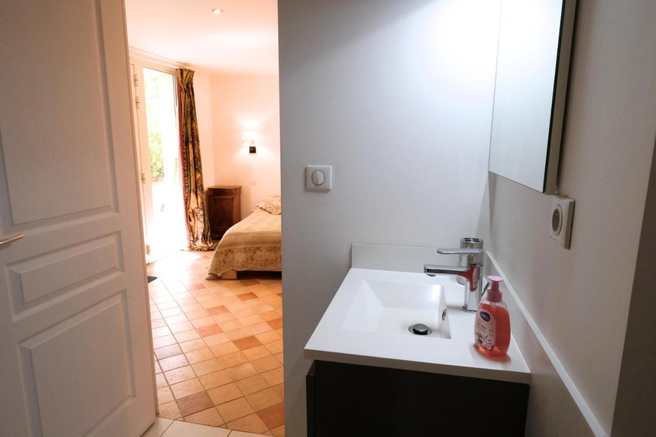 Bed and Breakfast Le 3 Rue Grande Moret-sur-Loing Exterior foto