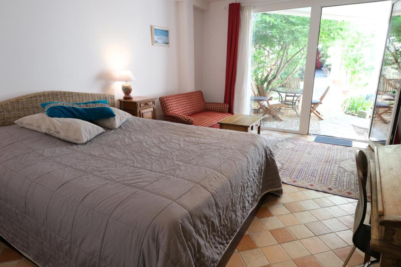 Bed and Breakfast Le 3 Rue Grande Moret-sur-Loing Exterior foto