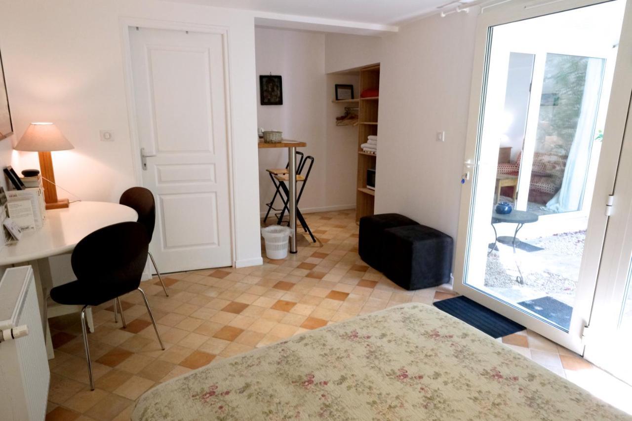 Bed and Breakfast Le 3 Rue Grande Moret-sur-Loing Exterior foto