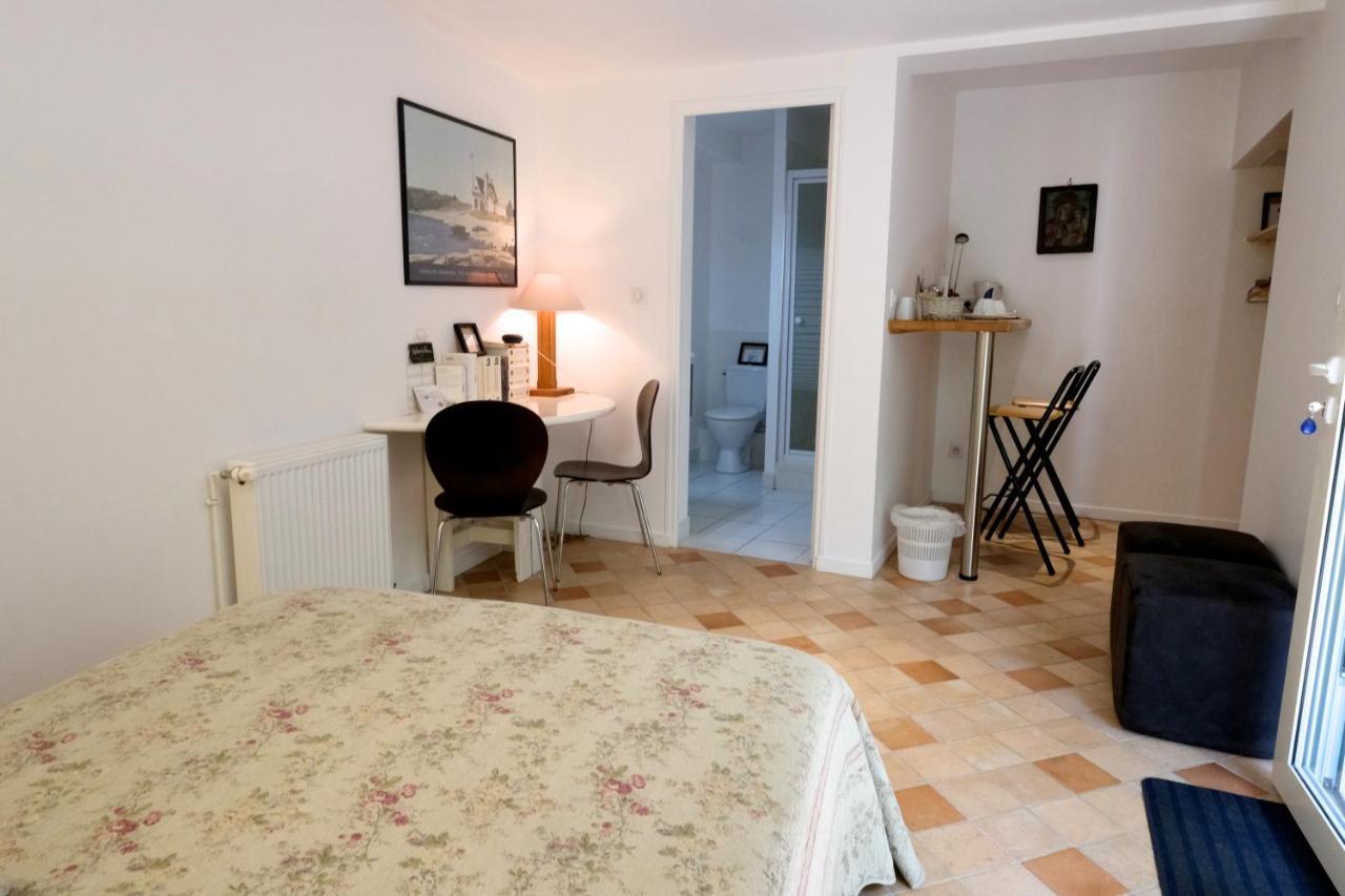 Bed and Breakfast Le 3 Rue Grande Moret-sur-Loing Exterior foto