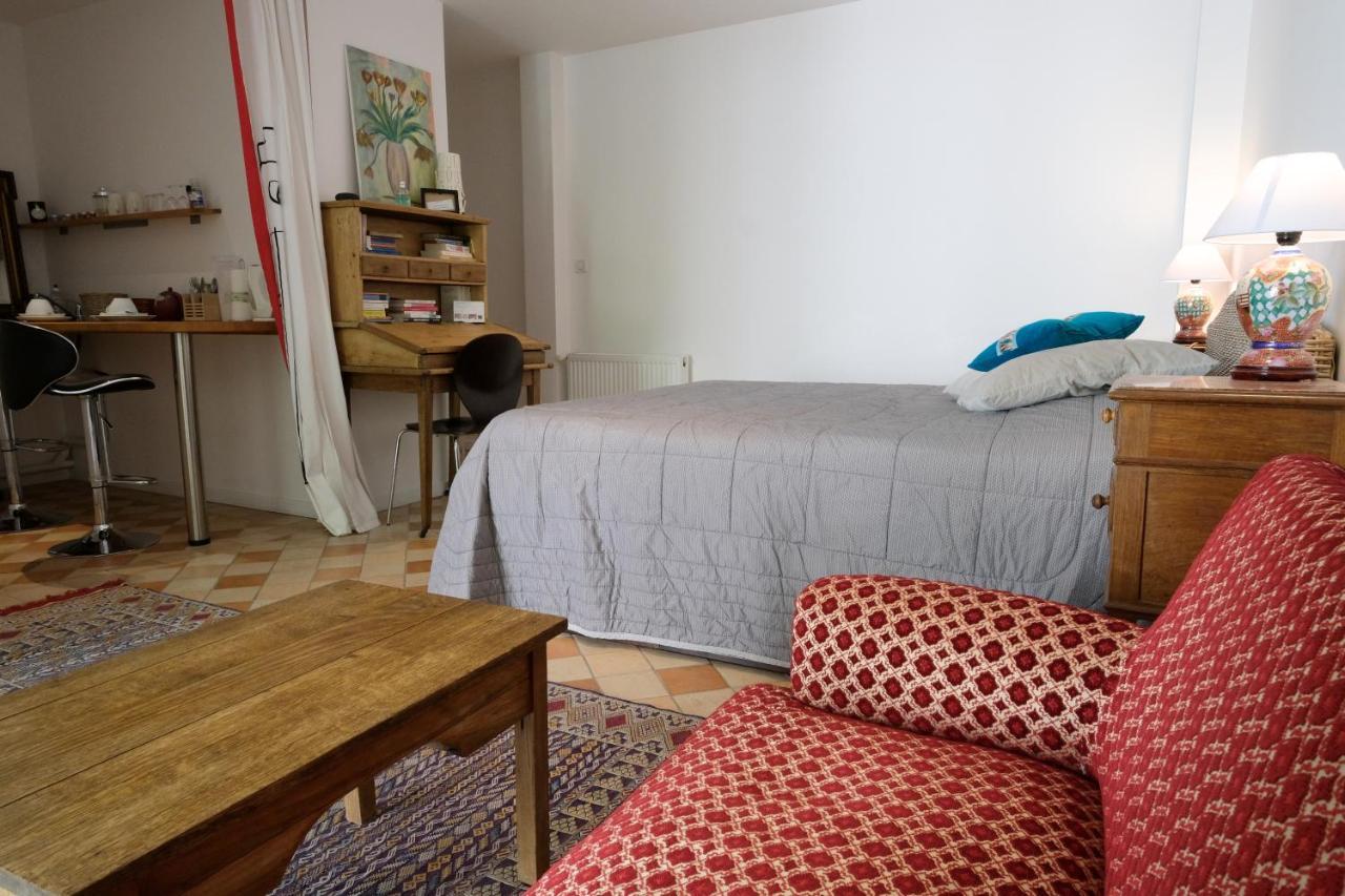 Bed and Breakfast Le 3 Rue Grande Moret-sur-Loing Exterior foto