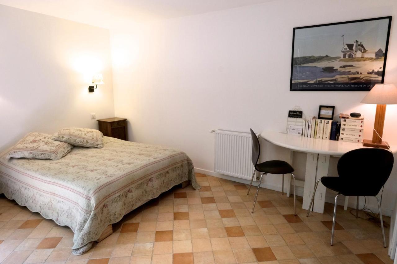 Bed and Breakfast Le 3 Rue Grande Moret-sur-Loing Exterior foto